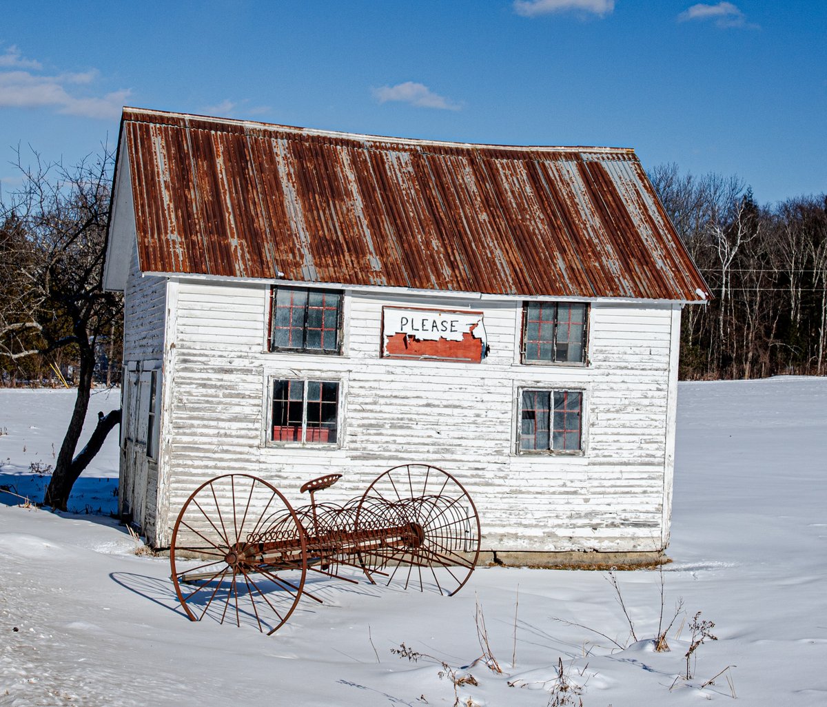 fotogosaurus's tweet photo. PLEASE https://t.co/OQFVw3M0MM #VT #Vermont #NewEngland #moment #Please #signs #RoadSigns #FromTheCar #FarmBuilding #MiddleRoad #OldBuilding #PleaseSign #January #Winter #Look #LookOut #Remember #think #reflect #wonder #Canon #Clear #Meaning #PoliteBuilding #Polite https://t.co/SQK1Fun414