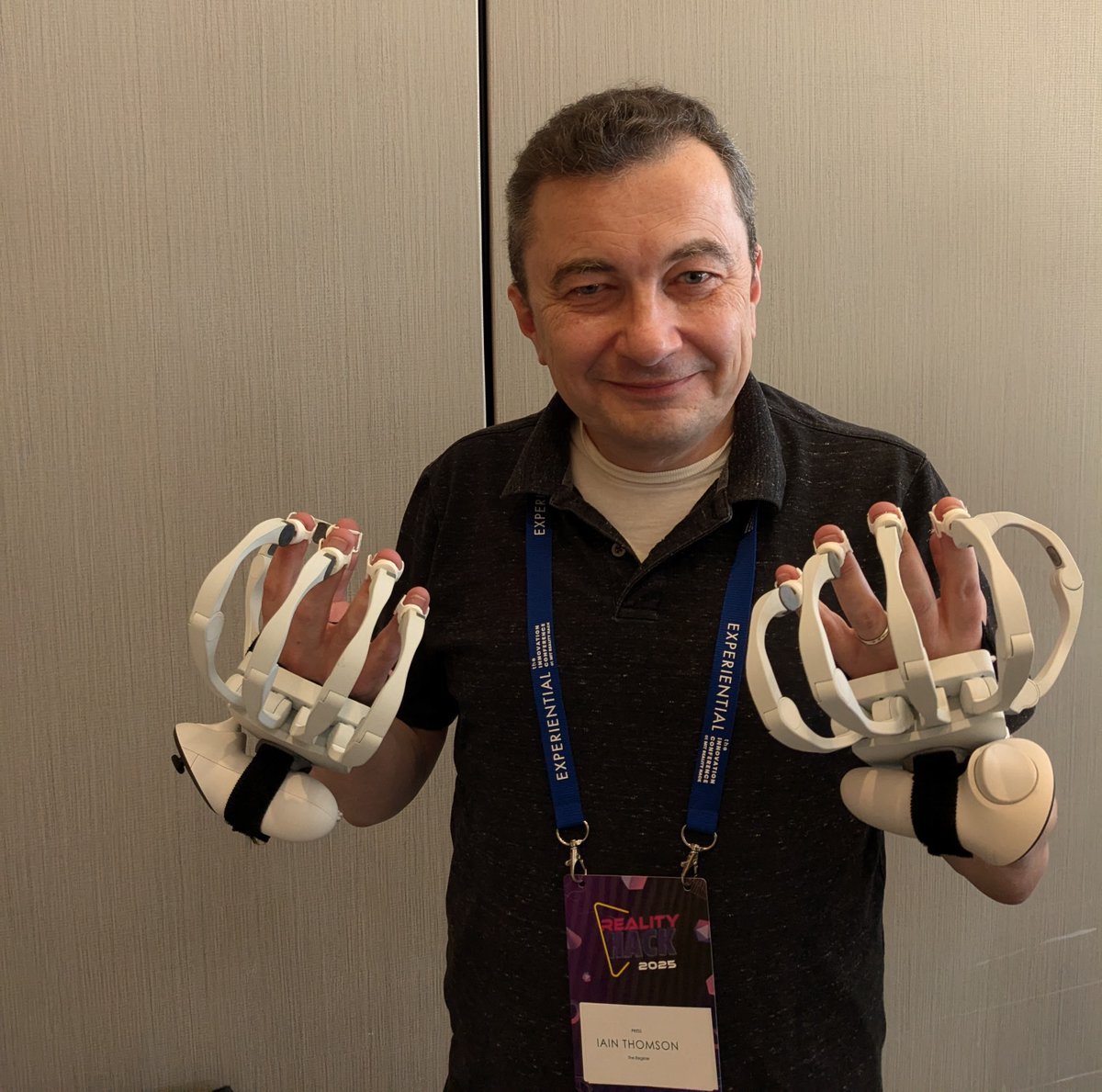 Boston is -7C frigid but it's worth it for the @mitrealityhack competition. 

From the enthusiasm, skill, and passion shown then the hacker kids are all right. And they've got some very good mentors. 

Tried out <a href="/Haptikos_tech/">Haptikos</a> haptic claws - very interesting sense of touch.