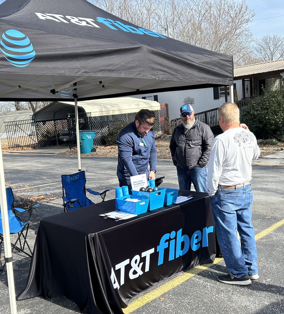 Town &amp; Country crew at it again executing outside the four walls! 📱➕🛜 ➕📺
#converged #KAMO #winMOORE <a href="/Chris_Ram3y/">Chris Ramey</a> <a href="/KattiaS_Ramirez/">Kattia S. Ramirez</a> <a href="/WesleyKyleNeal/">Wesley Kyle Neal 🌵</a> <a href="/theJoshRHarris/">Josh Harris</a> <a href="/AlyssaMoore_12/">Alyssa Moore</a> <a href="/imMOrtals_KAMO_/">KAMO imMOrtals</a> <a href="/KAMOkonnects/">𝐾𝐴𝑀𝑂</a>