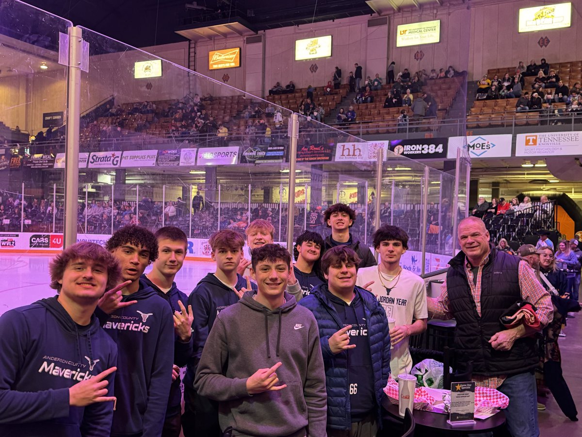 The Mavericks at the Ice Bears.  Thank you to Tim Elrod <a href="/OebLaw/">OEB Law</a> &amp; Thank you Mayor Jacobs🤘.  Who’s got it better than us? Nobody!