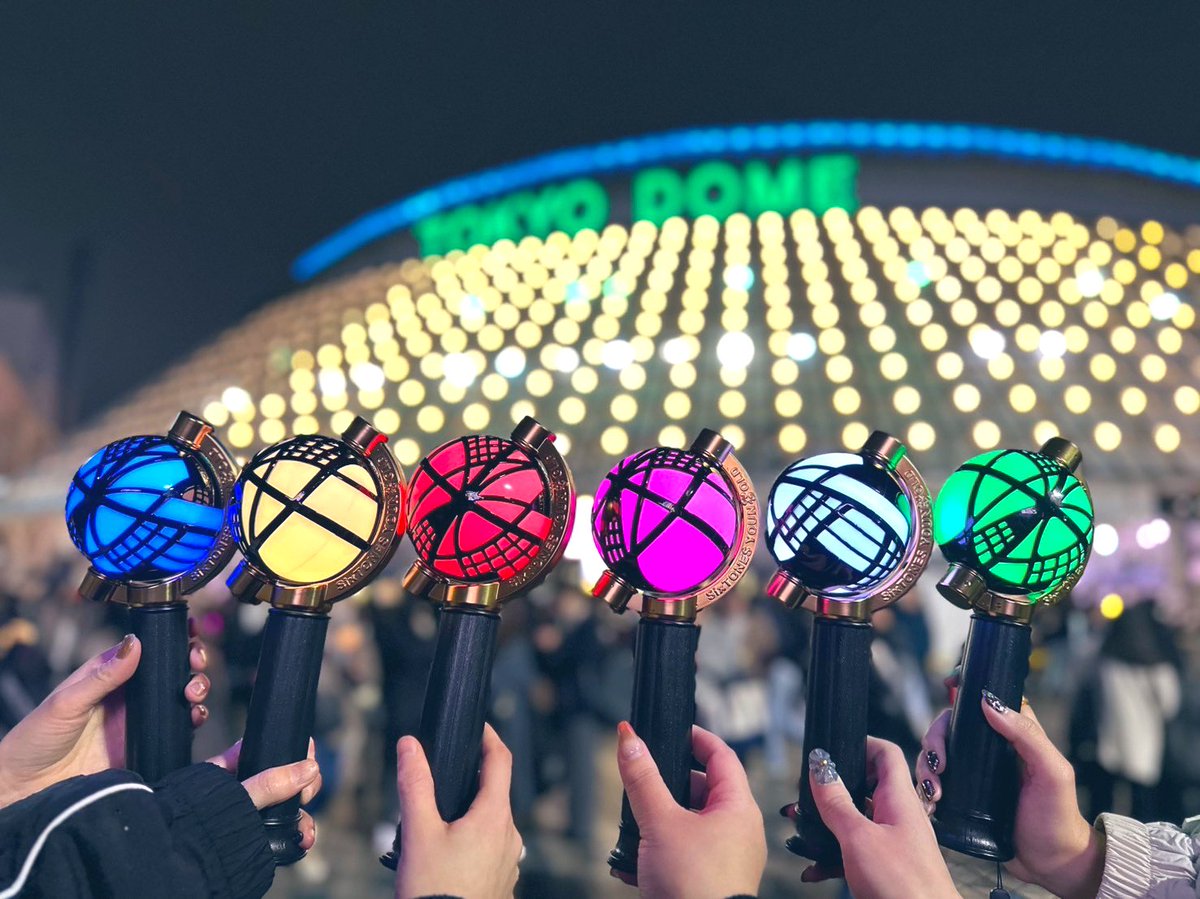Saaa_hkiT's tweet photo. 開幕⭐️✨✨🐍
（ペンラが可愛すぎる）

やっぱりSixTONES最高に楽しい〜〜✌️

 #SixTONES_YOUNGOLD https://t.co/jqwDWme2F5