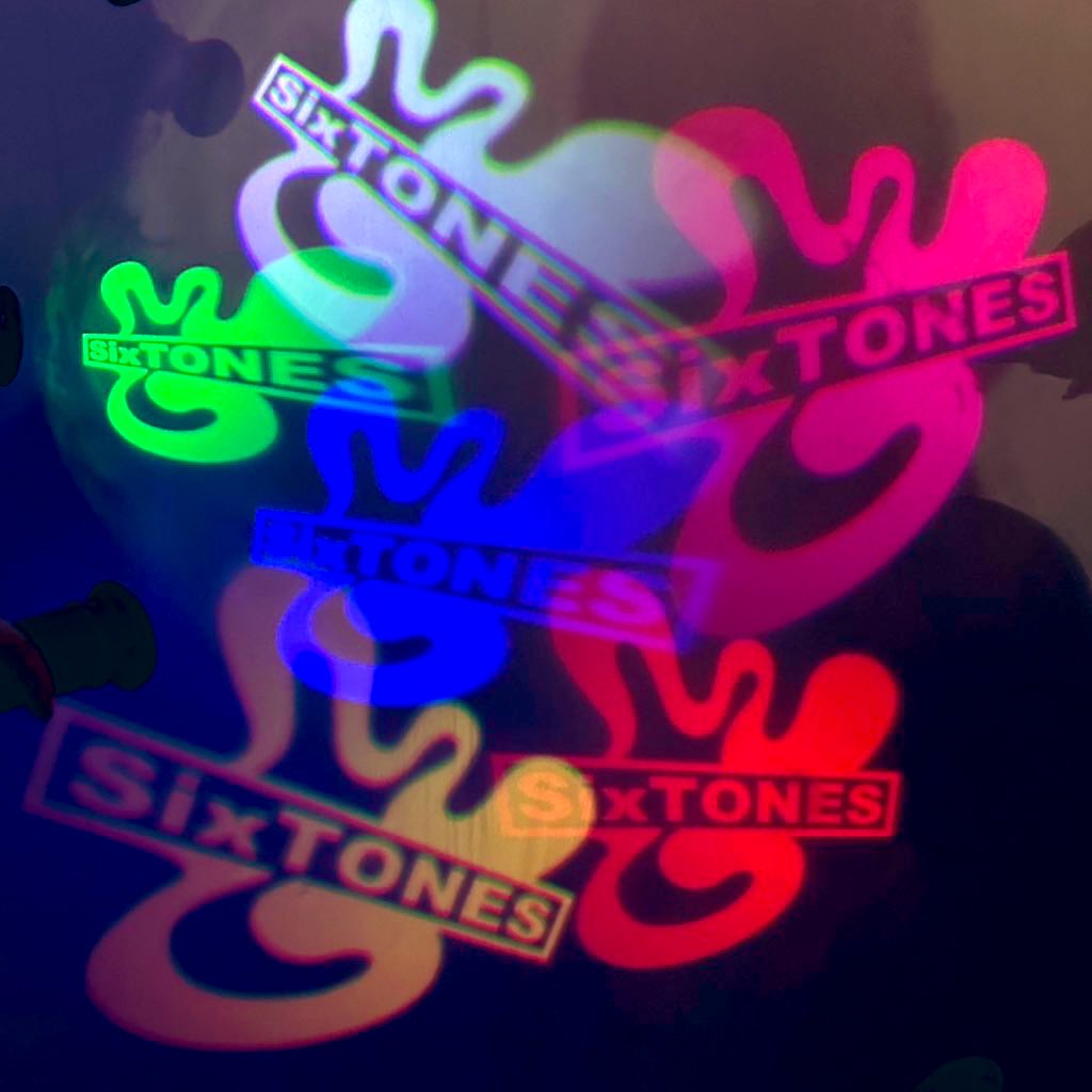 Saaa_hkiT's tweet photo. 開幕⭐️✨✨🐍
（ペンラが可愛すぎる）

やっぱりSixTONES最高に楽しい〜〜✌️

 #SixTONES_YOUNGOLD https://t.co/jqwDWme2F5