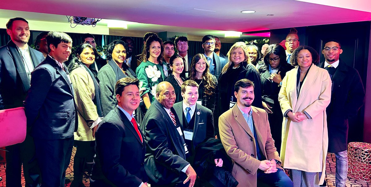 KimHunterReed's tweet photo. Grateful to @RepJuliaLetlow for always taking time to visit with and encourage our student leaders. As she always says- education is her heart and it shows! We are #LaProud of these SGA leaders - smart, eager, engaged. #SkyIsTheLimit #TalentLivesHere 💜💚💛 https://t.co/65u2X4OGWi