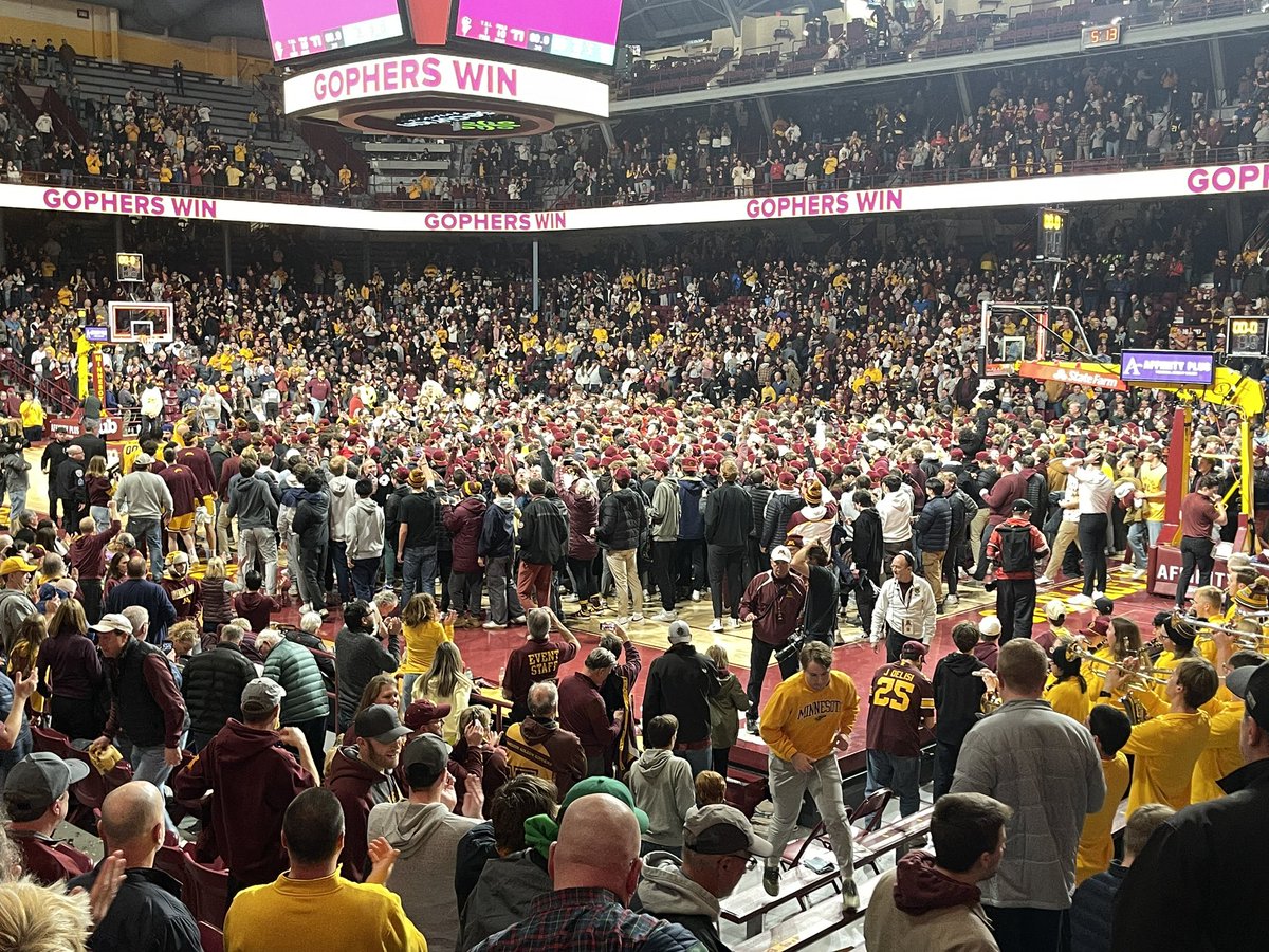 Told my <a href="/UMNews/">University of Minnesota</a> grad husband I always pick a good game to attend. Not bad for a <a href="/UNDBusiness/">Nistler CoBPA</a> grad. Go <a href="/GopherMBB/">Minnesota Men's Basketball</a> ! <a href="/Parkerfox24/">Parker Fox</a>