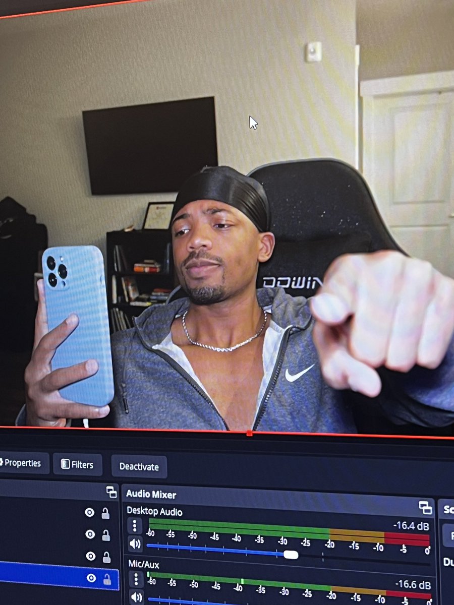 ayoogeno_'s tweet photo. Hey you… I’m live rn! 

https://t.co/pOlKawi9MH https://t.co/a705AVO8HG
