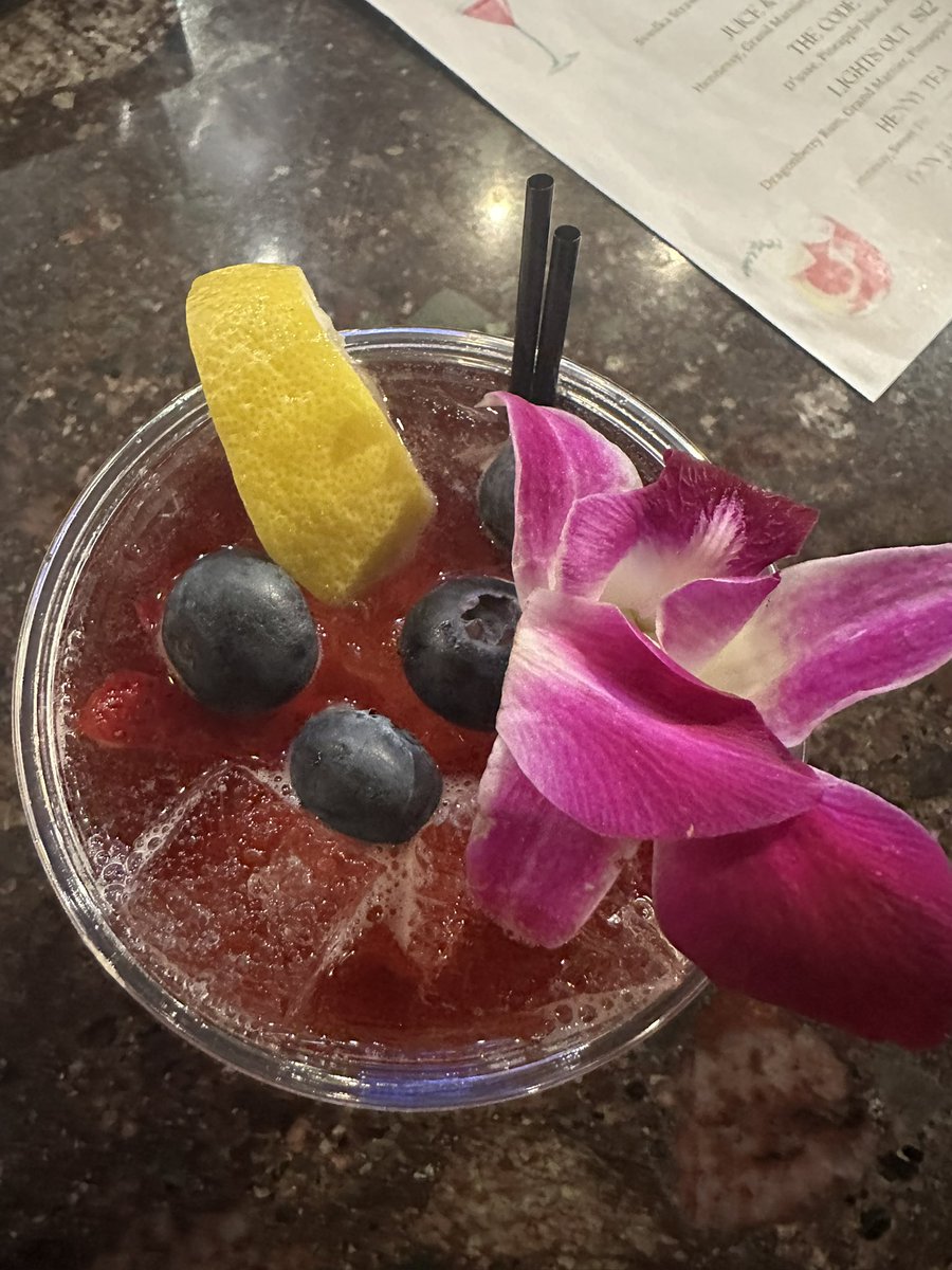 JusCallM3Daddy's tweet photo. Different Bar🍷, Same Concoction 👍 https://t.co/qFQOa3p0Ib