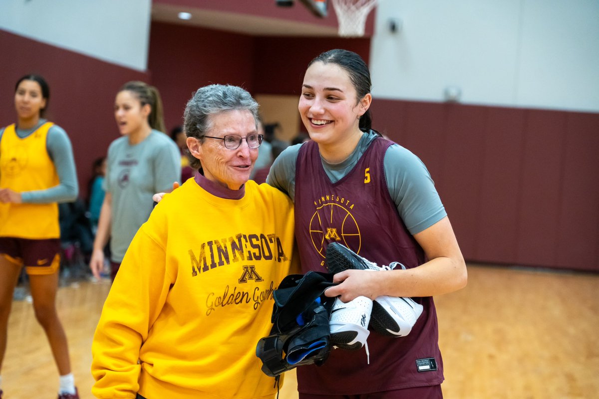 GopherWBB's tweet image. We had the best time welcoming back our Gopher Greats today at practice! 

Looking forward to Alumni Day at The Barn tomorrow! 🤗

🎟️ z.umn.edu/a406

#ThisIsHome | #Gophers〽️