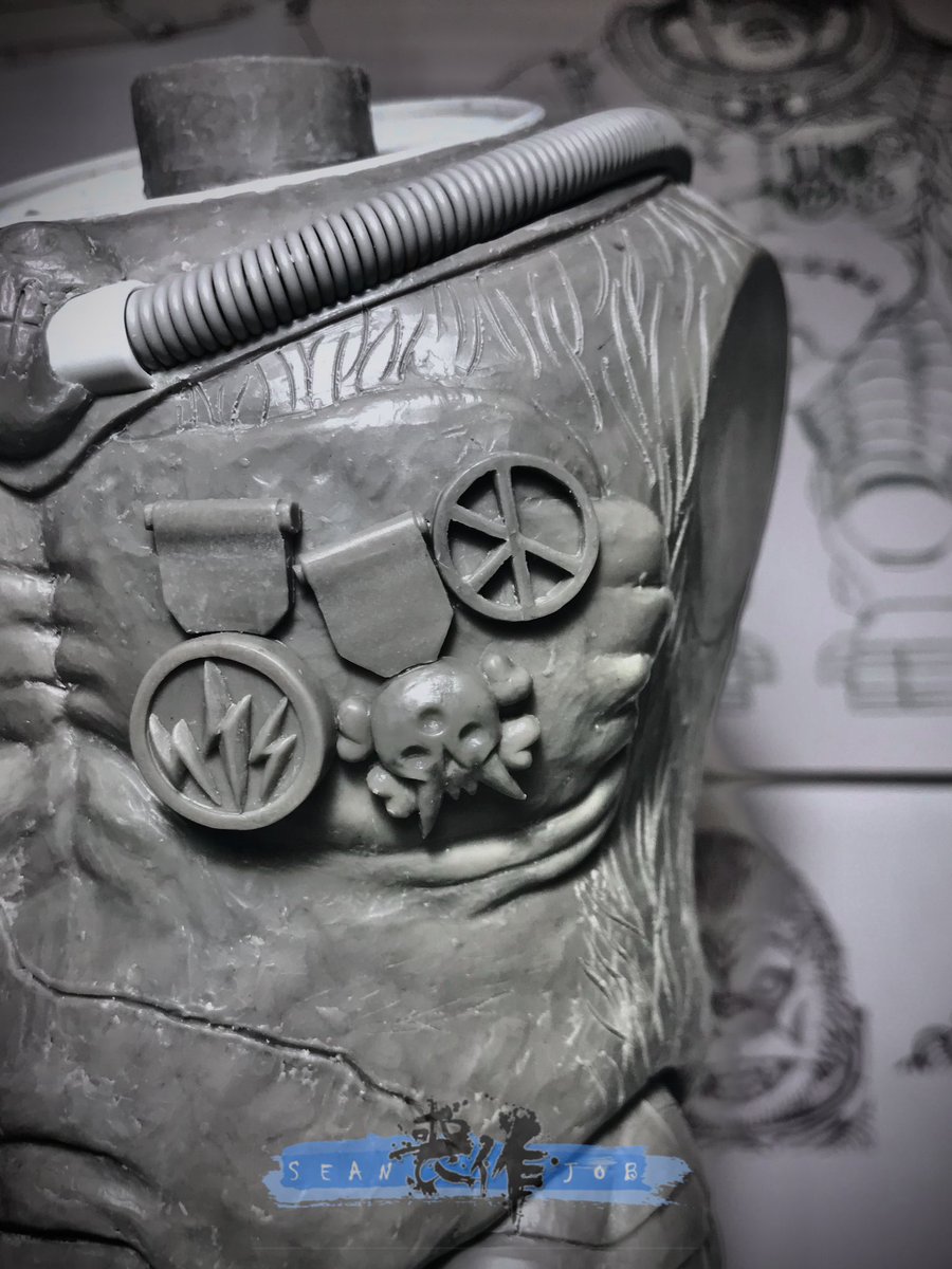 Seanjob_X's tweet photo. The making of heart pins with embossed designs.
#sotakutoys #brackmetal #brackmetaltoys #sofubi #softvinyltoy#sofvitokyo #ソフビ #arttoy #designertoy #vinyltoys #Sculpture #prototype #Artist #SeanJob #喪作 #原型師 #搪膠 https://t.co/84BEelc2Sf
