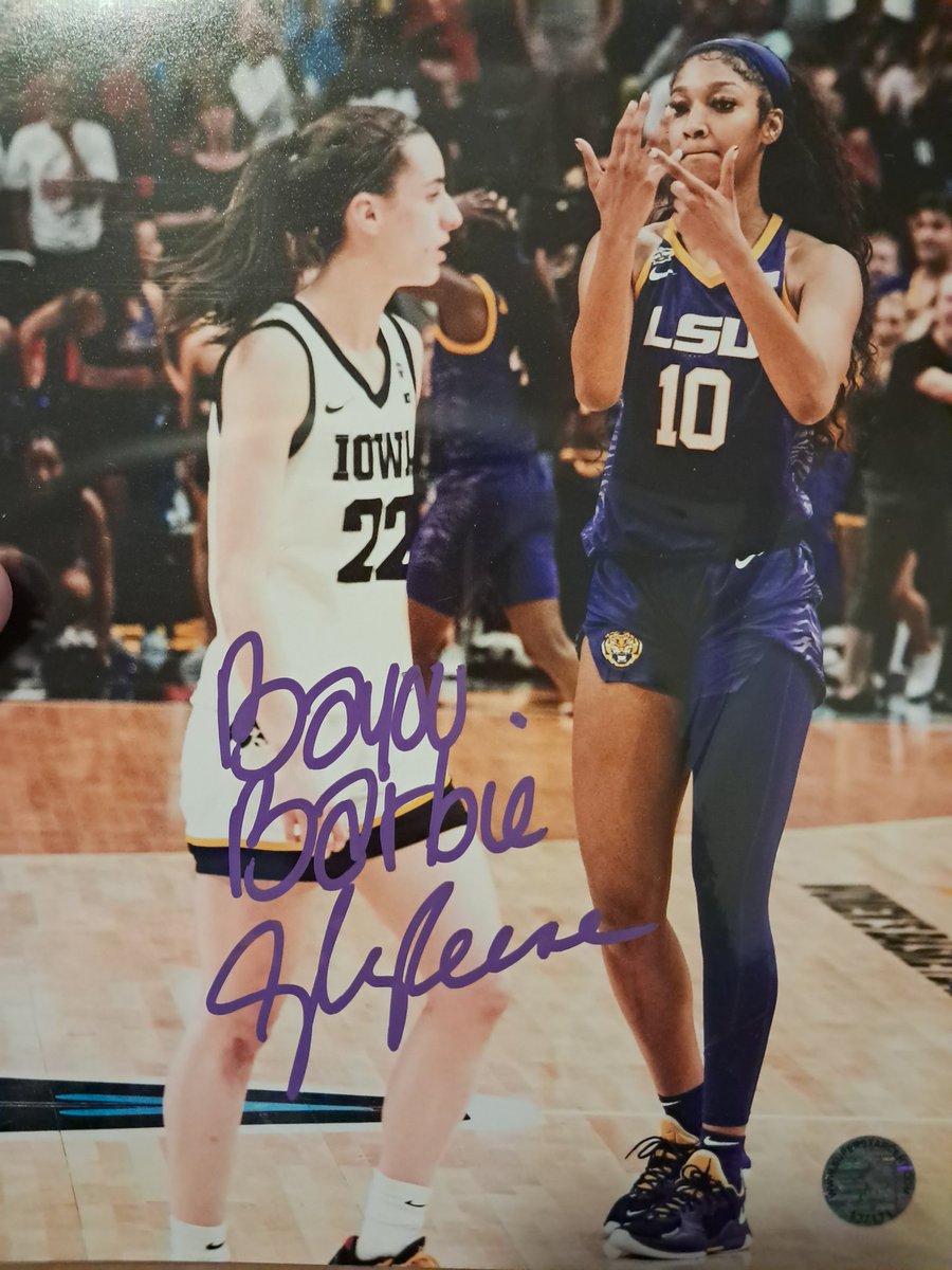 JamieMaceachin's tweet photo. Angel Reese 💛💜🐅💗 Signed autograph https://t.co/cGc7vMr1GD