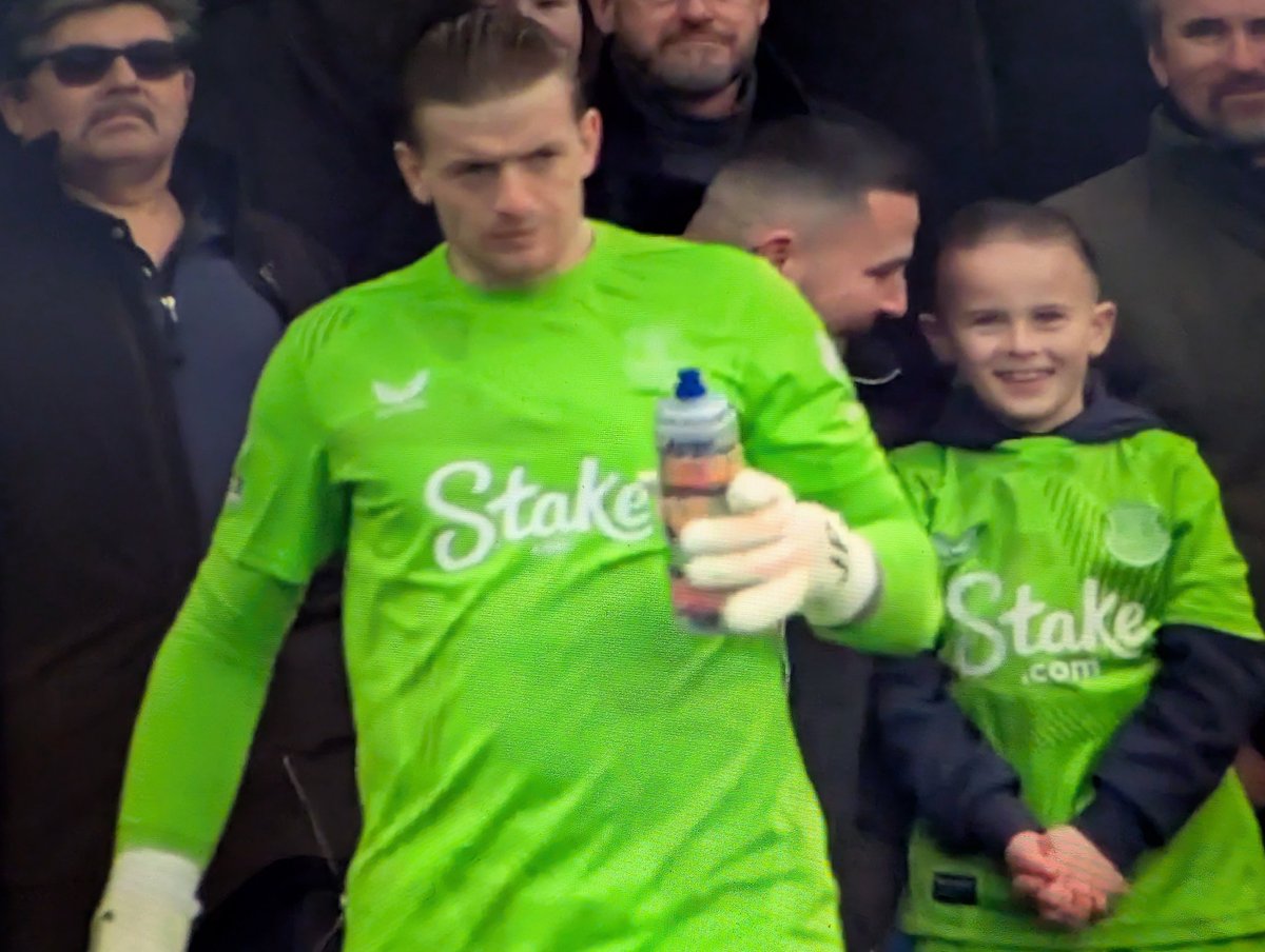 This kid with Pickford's top on and his hair flicked back the same today's game looked boss.