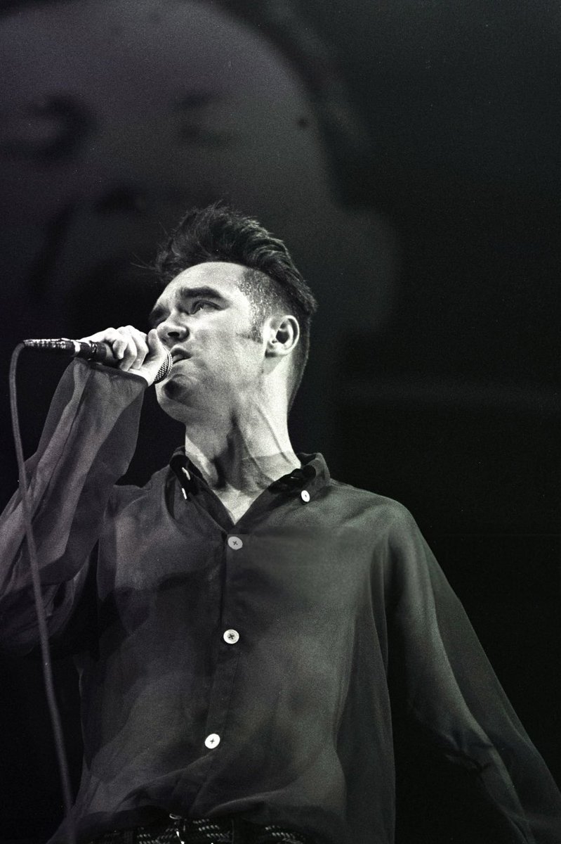 mozpicsdaily's tweet image. morrissey at madison square garden, 1991, photographed by debra l rothenberg