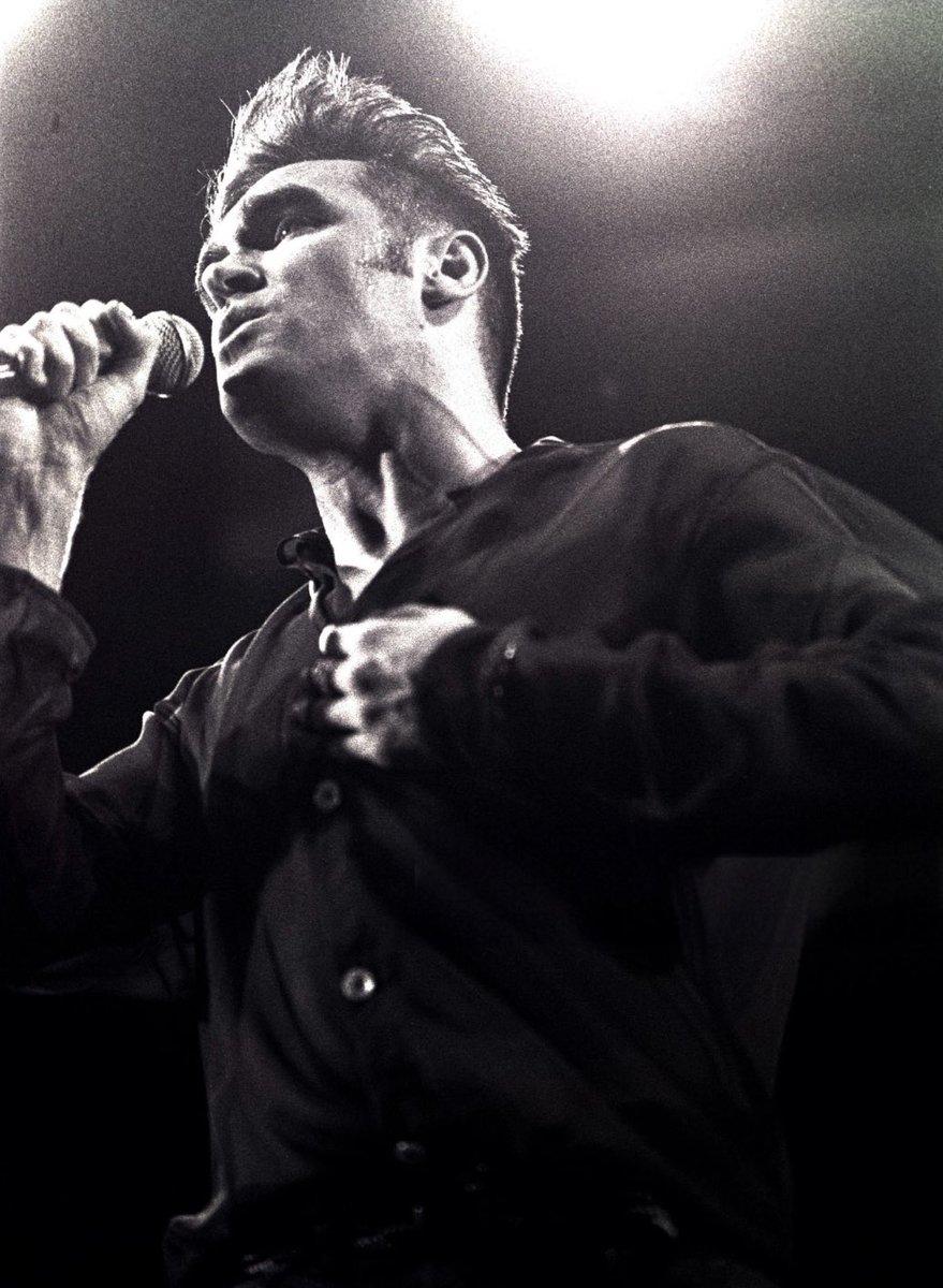 mozpicsdaily's tweet image. morrissey at madison square garden, 1991, photographed by debra l rothenberg