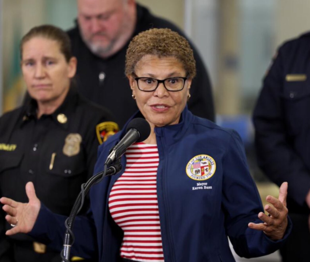 MAGAVoice's tweet photo. Would you support Mayor Karen Bass resigning after her handling of the California Fire ? https://t.co/2a0eUV7Lqf