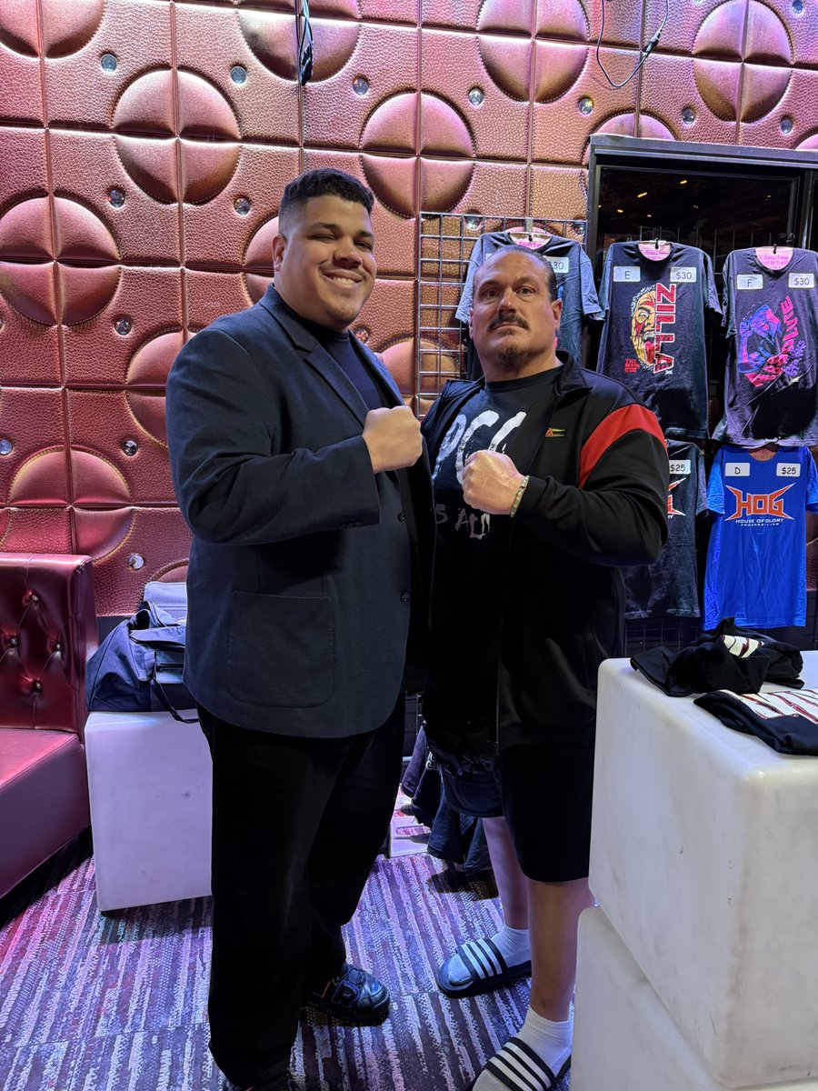 iSimplyCarlos's tweet image. I got to meet The Man Beast Rhyno @HOGwrestling #FinalWarning