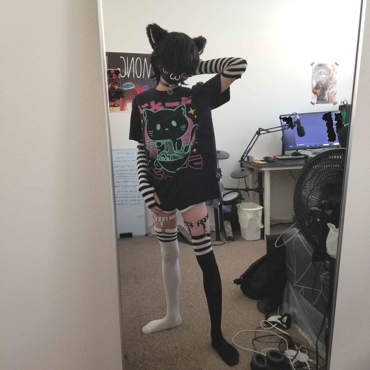 h-hey uhm... you got games on ur phone? 🥺