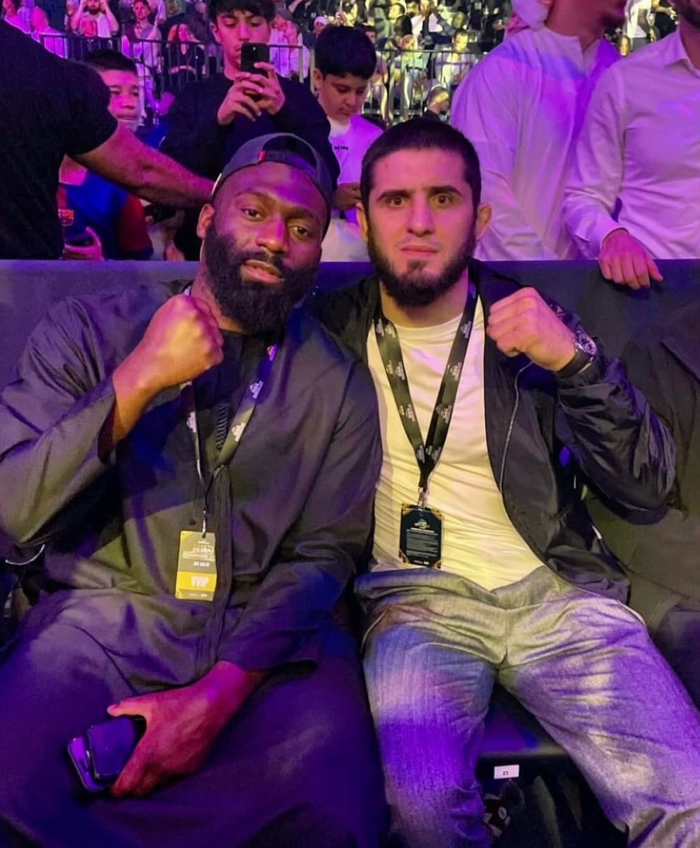 Cédric Doumbè 🫱🏾‍🫲🏻 Islam Makhachev 🔥

Nous aurions tellement souhaité de cette fumée à l’UFC. 😤