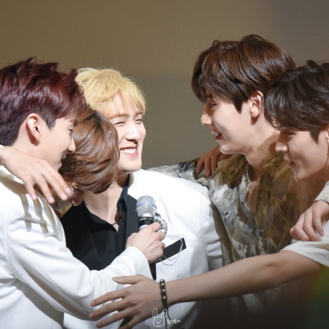 NU'EST
Once upon a time... ✨️
How many beautiful memories they have left us. 
COME BACK NOW! 
AAAAAAAA GOD!

#NUEST #김종현 #아론 #백호 #황민현 #렌 
#뉴이스트 #JONGHYEON #AARON #BAEKHO #MINHYUN #REN