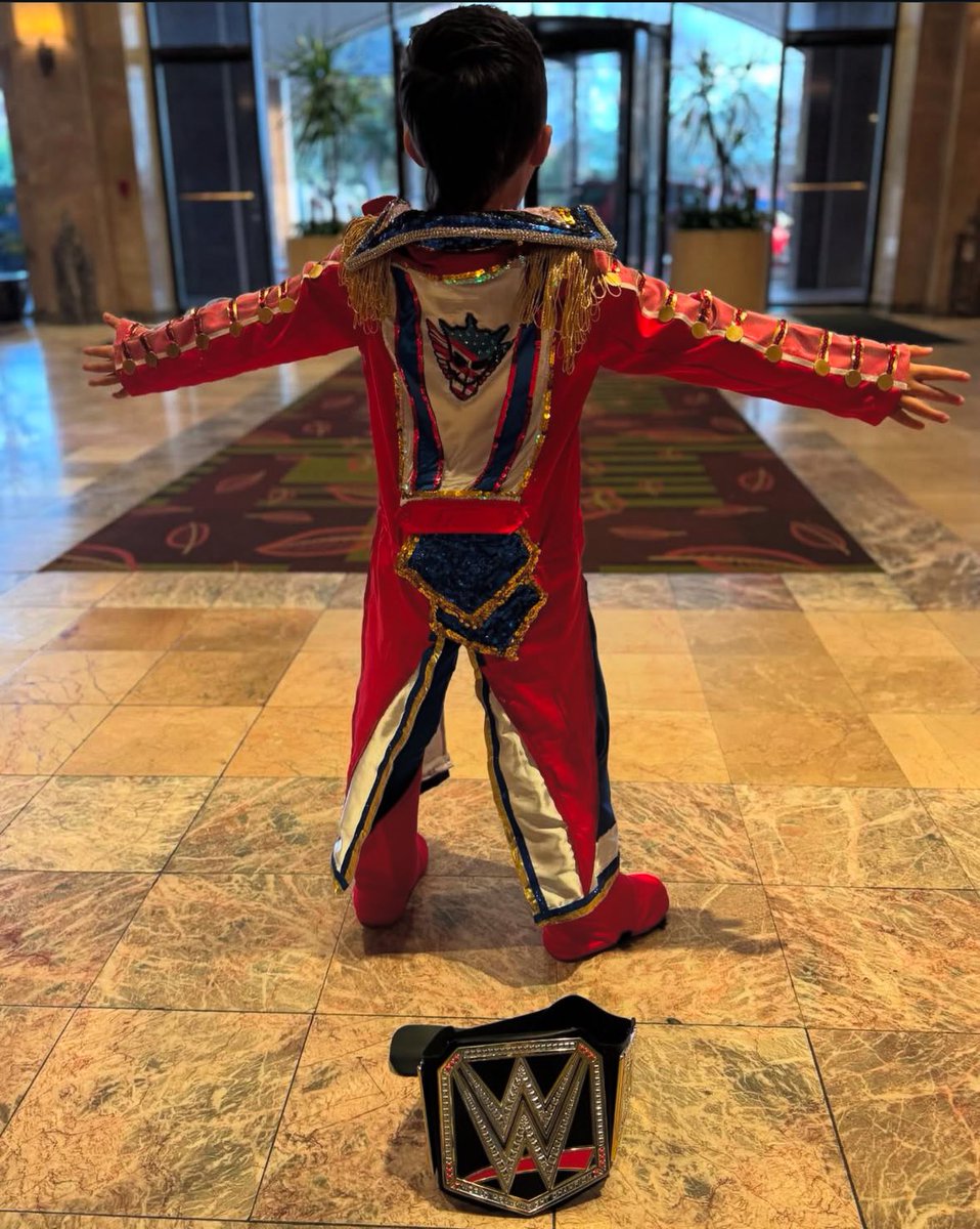 robert_ybarra1's tweet image. 💥 My nephew is Cody Rhodes’ BIGGEST fan, and he’s dressed just like him tonight for WWE in San Antonio! Cody inspires him every day, and he’s been counting down to this moment. 🐍⭐

@CodyRhodes @WWE #CodyRhodes #WWE #AmericanNightmare #SanAntonioWWE #BiggestFan #WWEUniverse