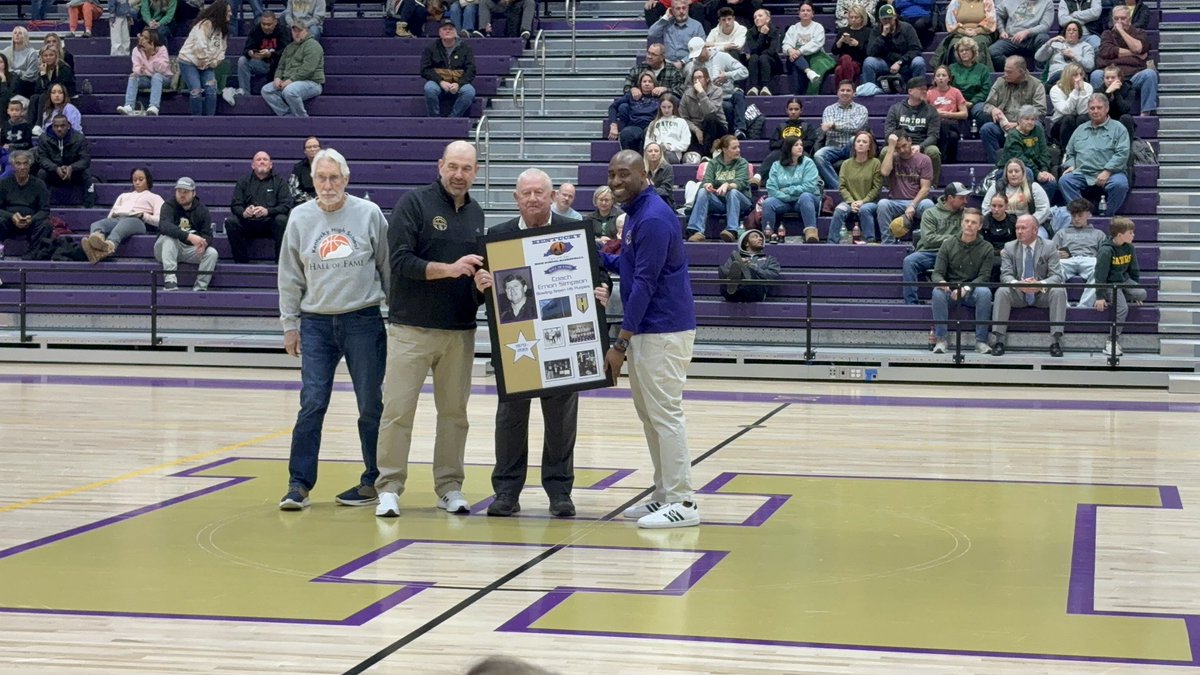 MattpSimp's tweet photo. @DaviesCollin @WEHTWTVWlocal Dwane’s coach at Union Co, Ernie Simpson would have been there last night but was getting recognized at Bowling Green High. Coach and Player went into the Hall of Fame together. Go Braves and Go Purples! https://t.co/e0CUAqLmY5