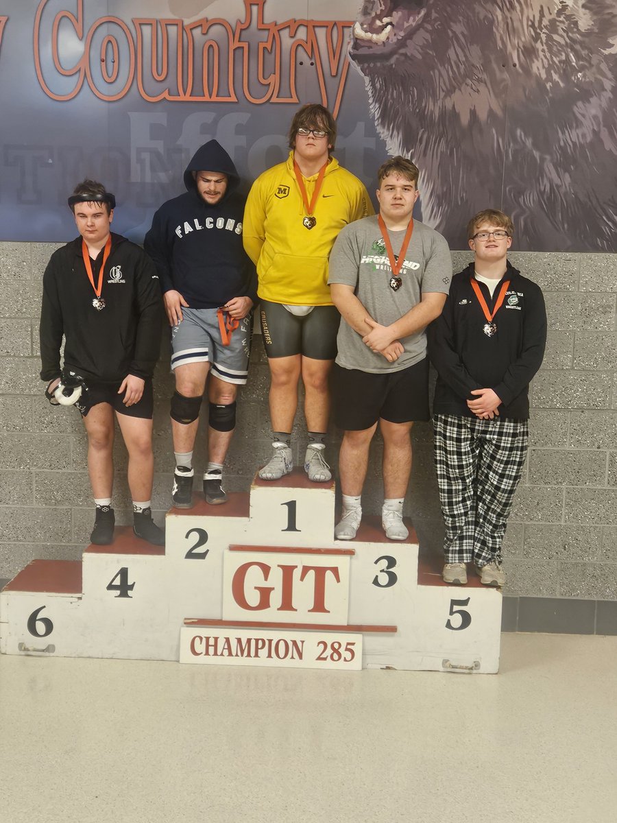 CHSraiders_wr's tweet photo. Crazy day with teams all over the place. At Wadsworth, Bodey Gibbs finished 1st at 106, Michael Frye took 5th at 113, and Nate Chapman took 5th at 285. Tanner Cochrane (7th @ 120) and Xavier Hendon (8th @ 150) also had solid outings. #onceaRaider https://t.co/E59TLwdIZG