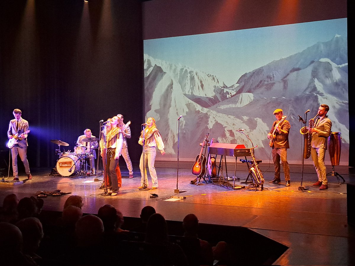 Swingende show <a href="/thebentleys/">The Bentleys</a> met Echoes of the 50's &amp; 60's <a href="/DeVoorveghter/">De Voorveghter</a>