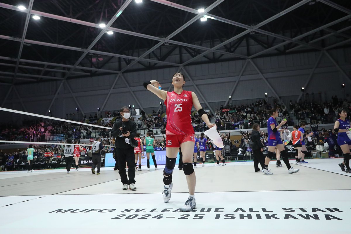 hummel_JP's tweet photo. SVリーグオールスター、DAY1女子は楽しくも終了。本日はDAY2男子に:-))
https://t.co/UWucfodMHd
#MUFG_SVリーグオールスター #能登とともに #SVリーグ #SVリーグオールスター #ヒュンメルユニフォーム #デンソーエアリービーズ https://t.co/Rg9EALIhsP