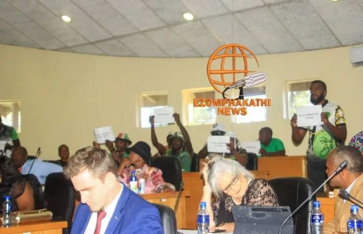 MK PARTY MKHONDO SUB REGION: REJECTING THE SHORTLISTING OF MR LETSOALO FOR THE CFO POSITION IN MKHONDO MUNICIPALITY 

24/Jan/2025

Today The MK Party in MKhondo Sub Region halted the council proceedings of an Ordinary Council Meeting at MKhondo Municipality,