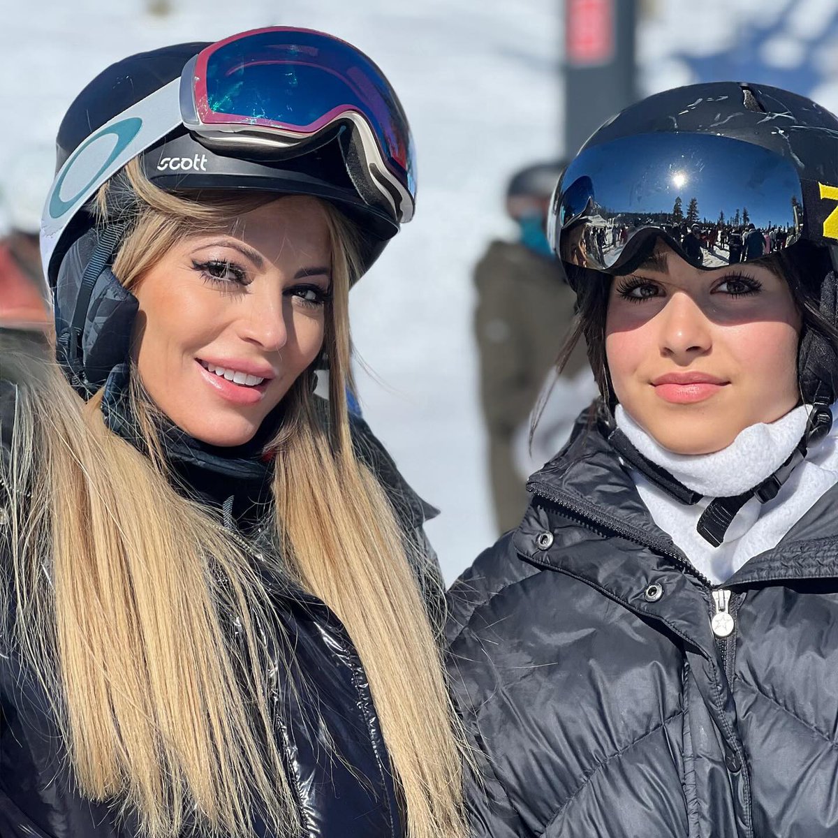 Dentist135674's tweet photo. Got my gear, got my game face on—time to own the slopes! 👑❄️ #SkiQueen https://t.co/I30IXutYPk