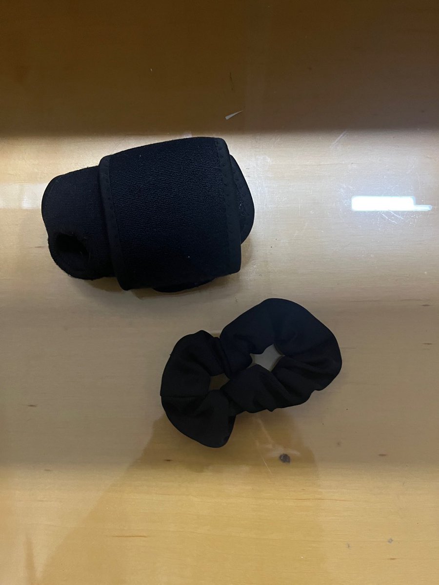 케이씨네 분실물입니다!
검정색 손목밴드와 머리끈 - 5층 케이씨네 인포메이션 데스크 안 쪽에 보관해두었습니다