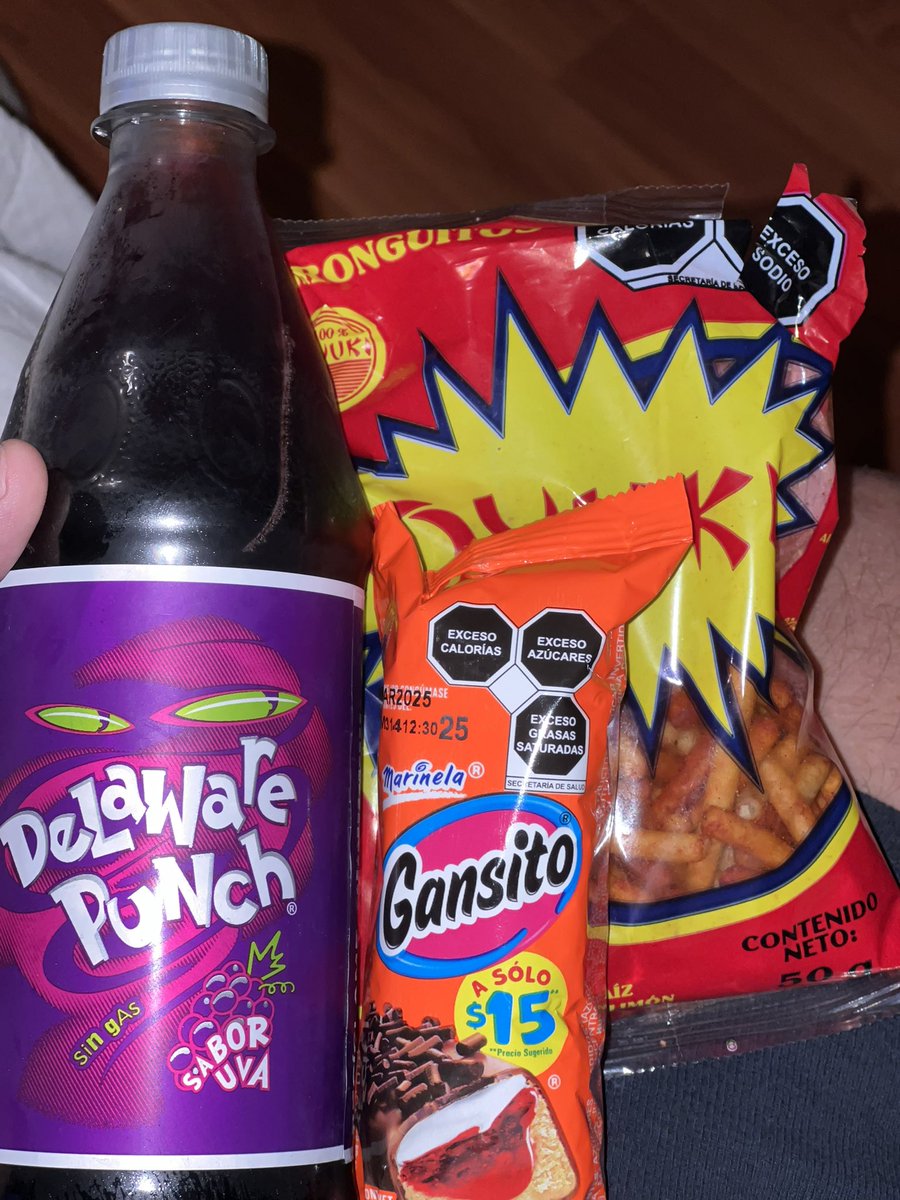 MatamorosGuridi's tweet photo. Una botanita para pasar la tarde y escuchar música. #Quiobo #Bironguitos #Gansito #DelawarePunch #QueRicura https://t.co/R6Ftbc4zRI