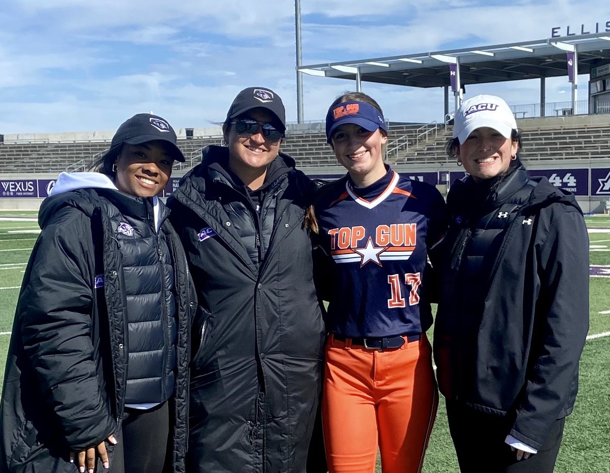 frownfelter2028's tweet image. I had such an amazing time at @ACU_Softball!! Thank you so much for the invite. I loved exploring the campus and I can’t wait to be back. I also got to meet @SisBates22 as well! Go Cats💜🤍. @coachkoons @coachwagner_ @KenedyHines @topgun_skim @BTurner_75 @TGASciara @DrRandiDavis