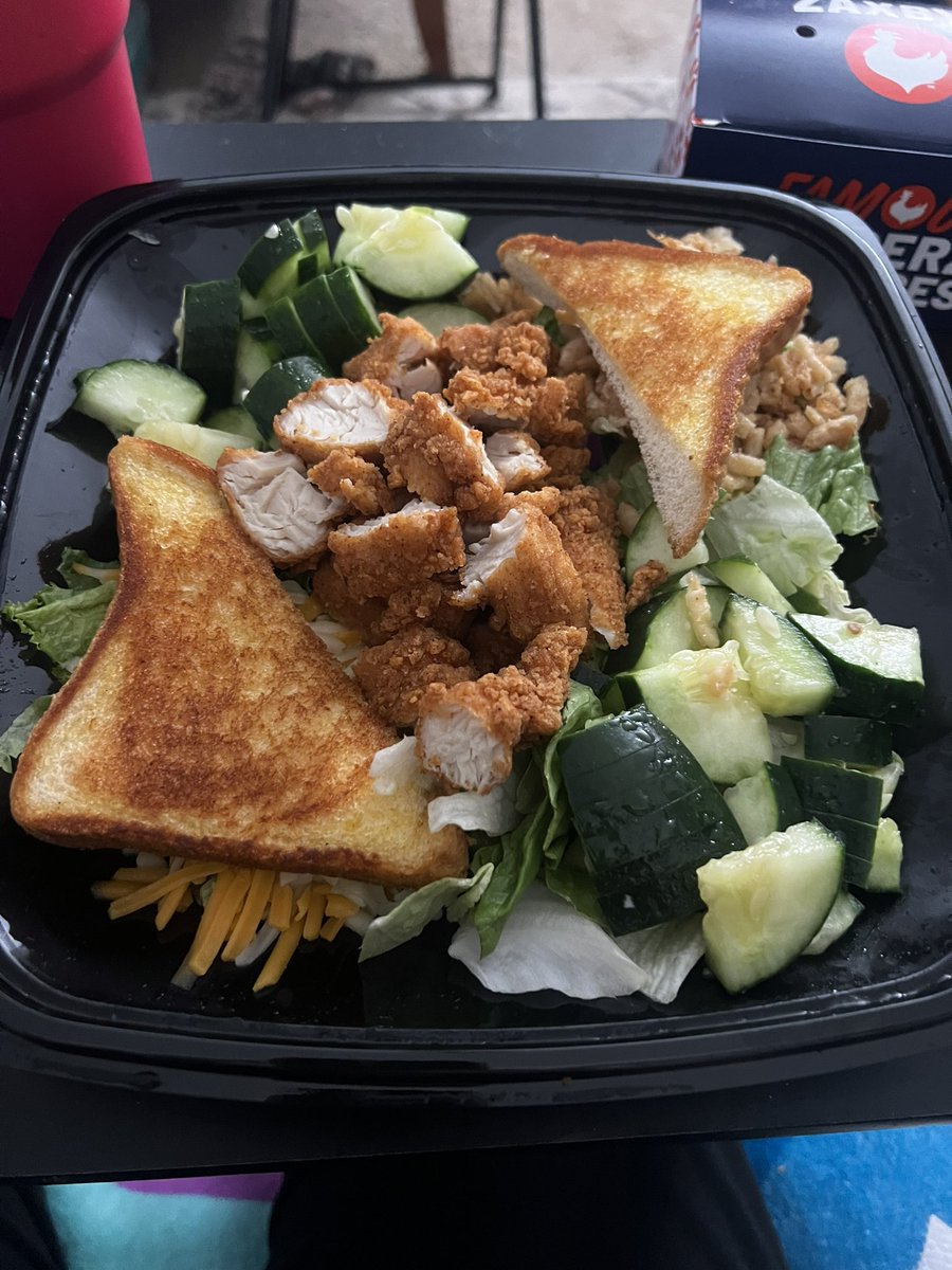 LynMarieK05's tweet photo. @Zaxbys what’s up with the cucumbers! You don’t peel them anymore? Who hurt you? It’s in the app the right way! Yuck! https://t.co/tTbIzXGA5U