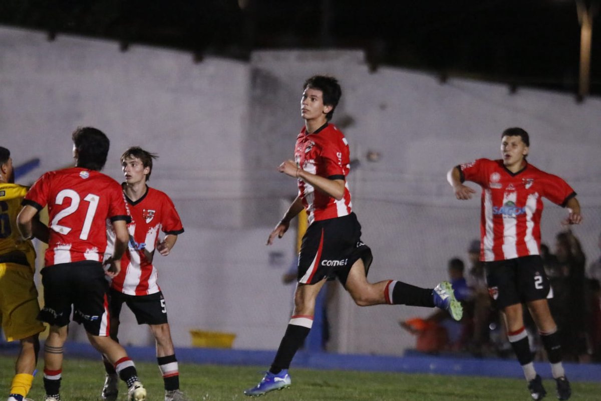 futbolflorida's tweet image. Final
#PasoDeLosToros 0-2 #SeleccionFlorida