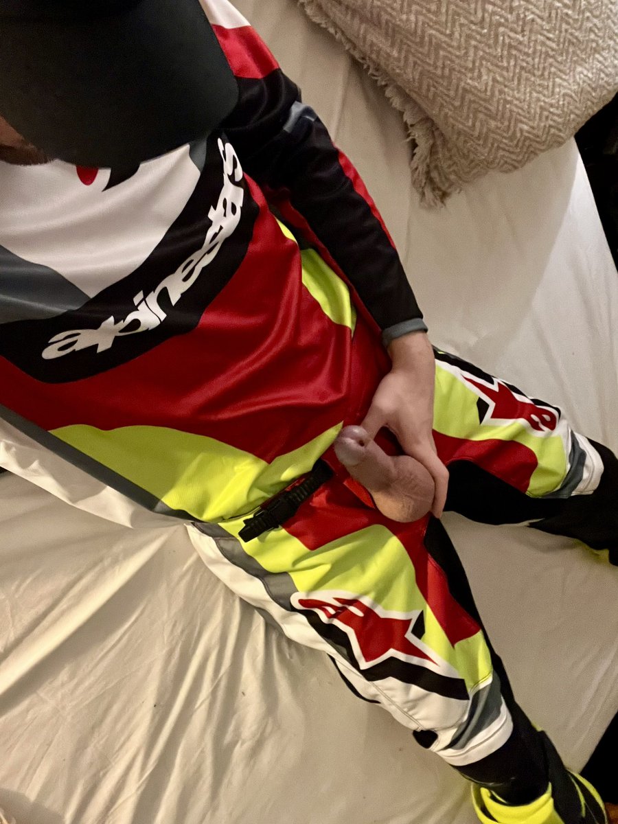 Tobirubbernobi tweet media