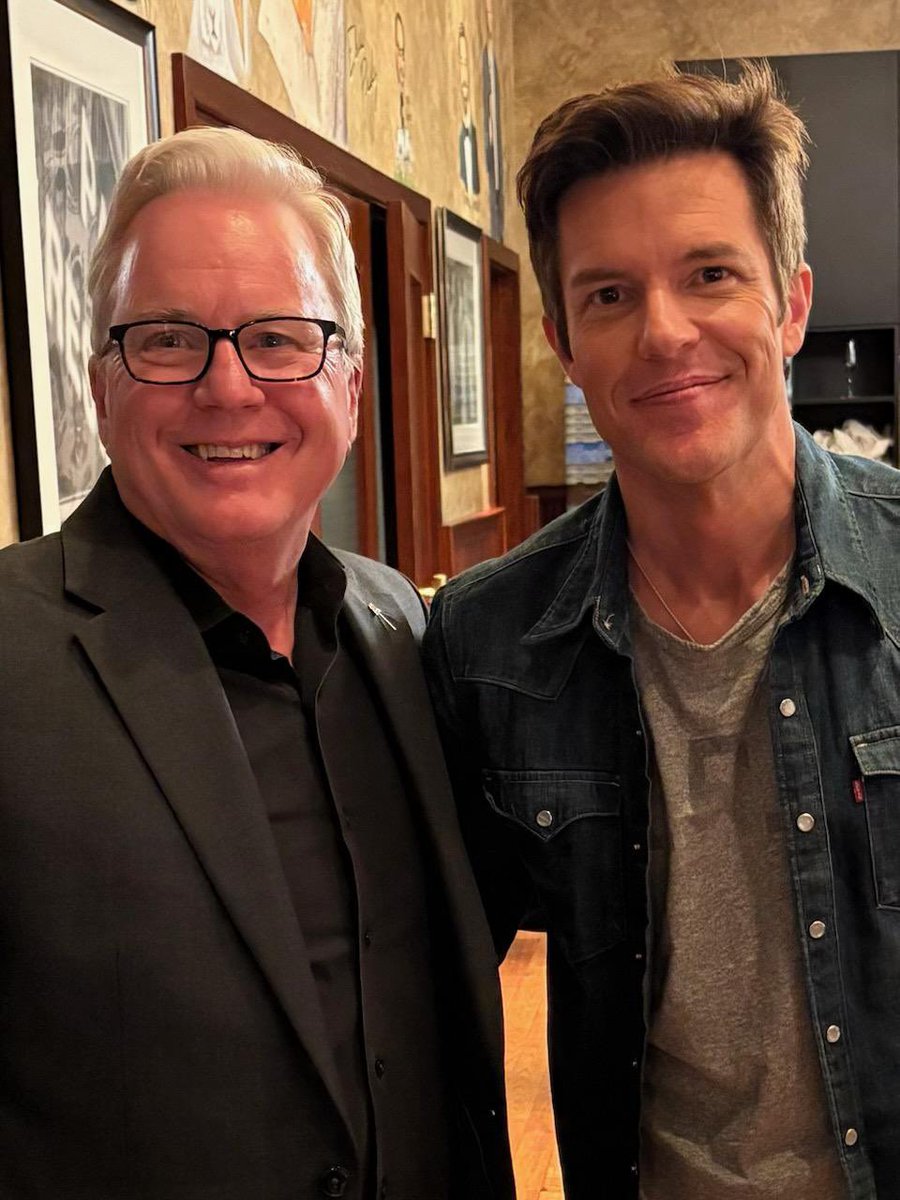 johnnykats's tweet photo. Brandon Flowers of
@thekillers signed his caricature last night on the famed @PalmRestaurant @ Forum Shop’s at Caesars collection last night … Shown with restaurant GM Michael Martin … @reviewjournal @CaesarsPalace https://t.co/Qe1kfc1qh2