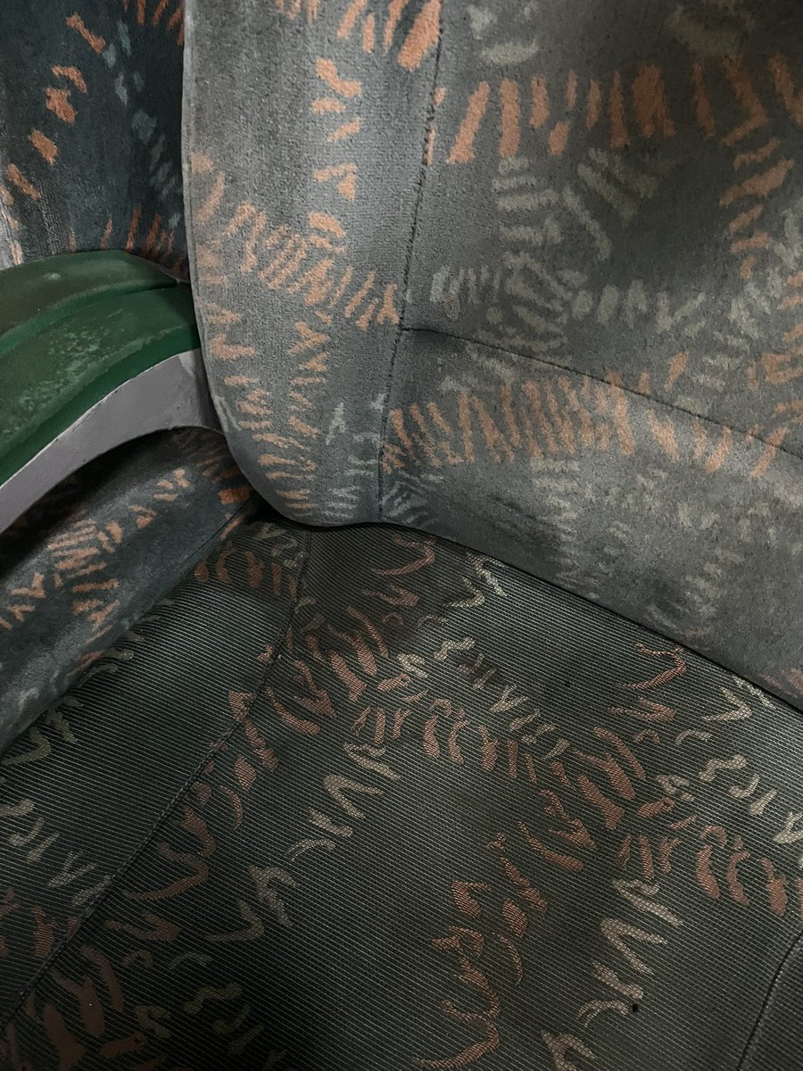 Meggg_B's tweet photo. T1 @IRCTCofficial this, believe it or not, is 12028 Shatabdi express COACH E2 (Bengaluru-Chennai). Rock-bottom! Can’t believe what the premium for. The seats are shit and the tray table won’t shut! https://t.co/5NQRVNOLAz