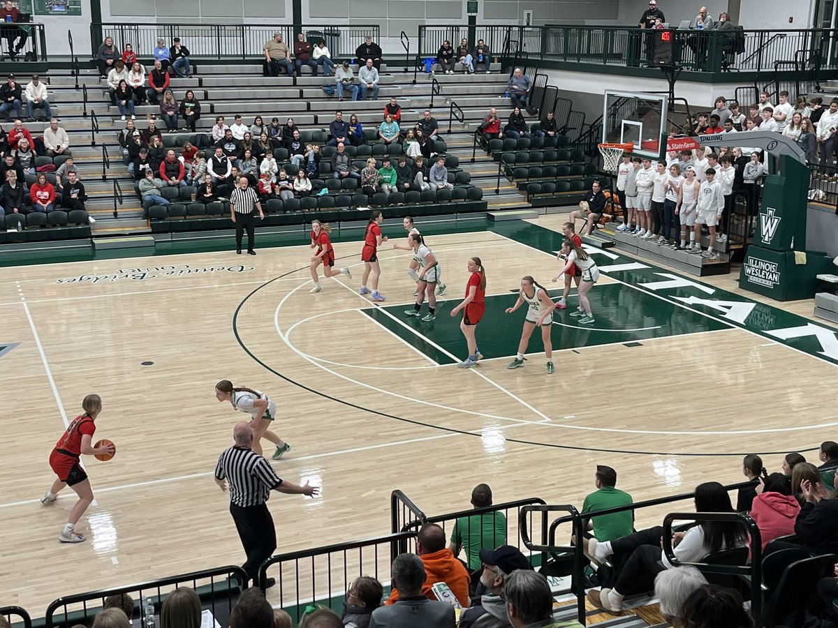 HOIConference's tweet image. Girls Championship at IWU
Halftime
#3 @GCMS_GirlsBball - 23
#4 @ehsgirlsbball - 16