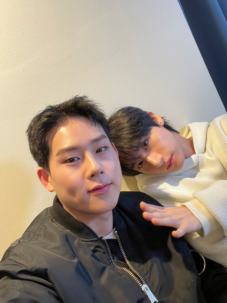 OfficialMONSTAX's tweet photo. 우리 막내 창균이 
벌써 솔로투어 부터 솔로 콘서트 까지 보면서 참 기특하니 대단하면서도 멋있었는데 그렇게 멋져진 창균이의 생일을 또 내가 전역을 하고 이렇게 맞이하다니 감회가 새롭네. 늘 행복하고 몬베베들이 있어 감사함을 느꼈음 하고 태어나줘서 고맙다. 많이 사랑한다 우리 창균이❤️ #주헌 #IMLOVEU_사랑가득IM데이