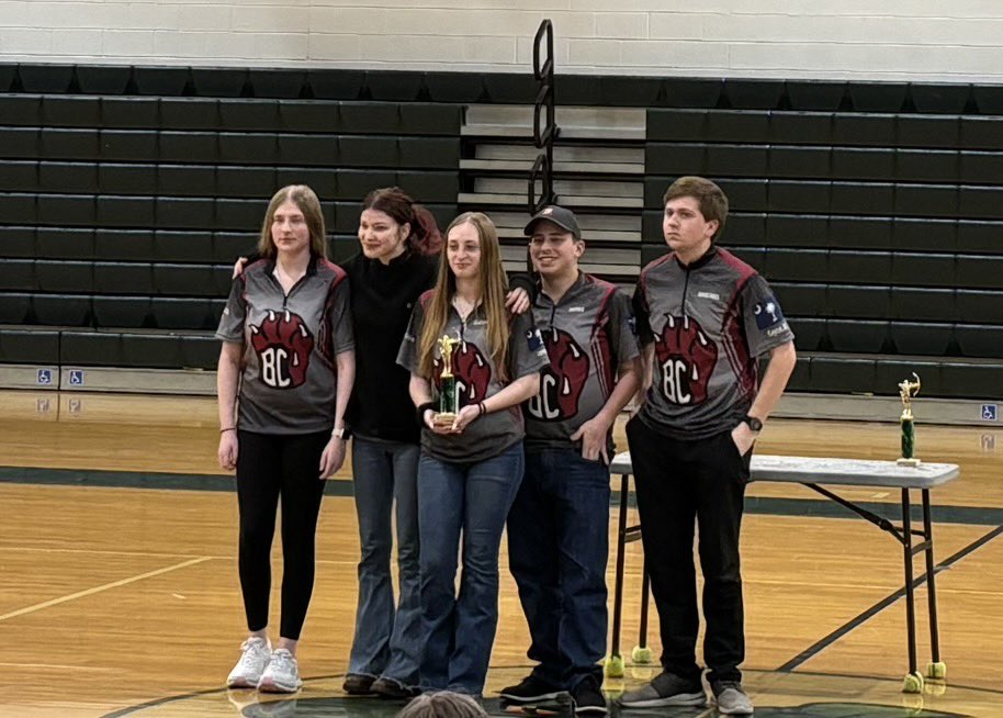 BearcatArchery's tweet photo. 2nd place high school team at the Gator 🐊 Bullseye 🎯 https://t.co/zAEi9WvIaH