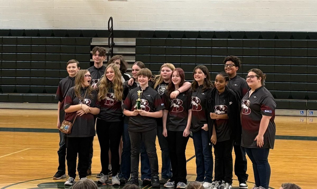 TheAcademyArch1's tweet photo. Second place middle school team at the Gator Bullseye 🎯 https://t.co/v48EBFnXCt
