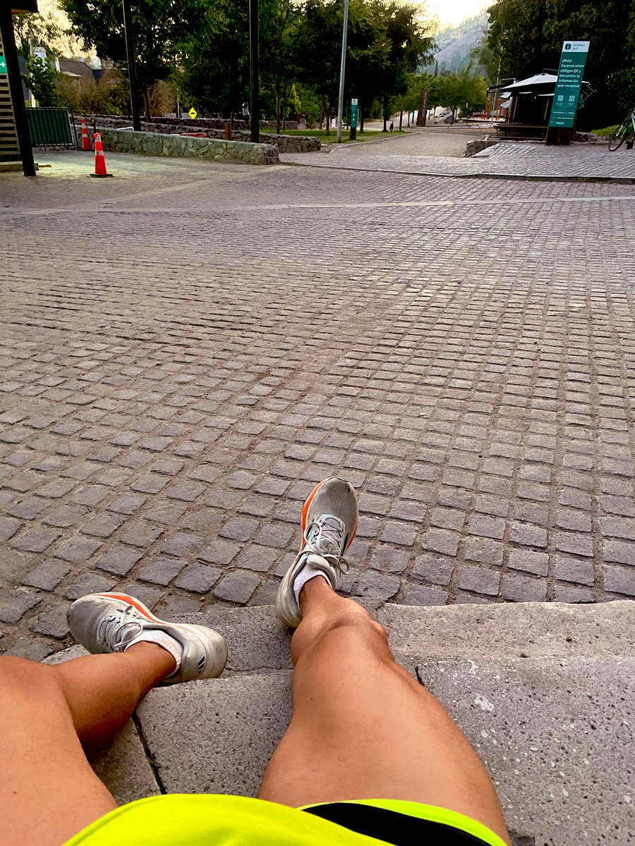iangoenaga's tweet photo. Día de trote en el cerro #parquemet https://t.co/NLGd4TPvQ7