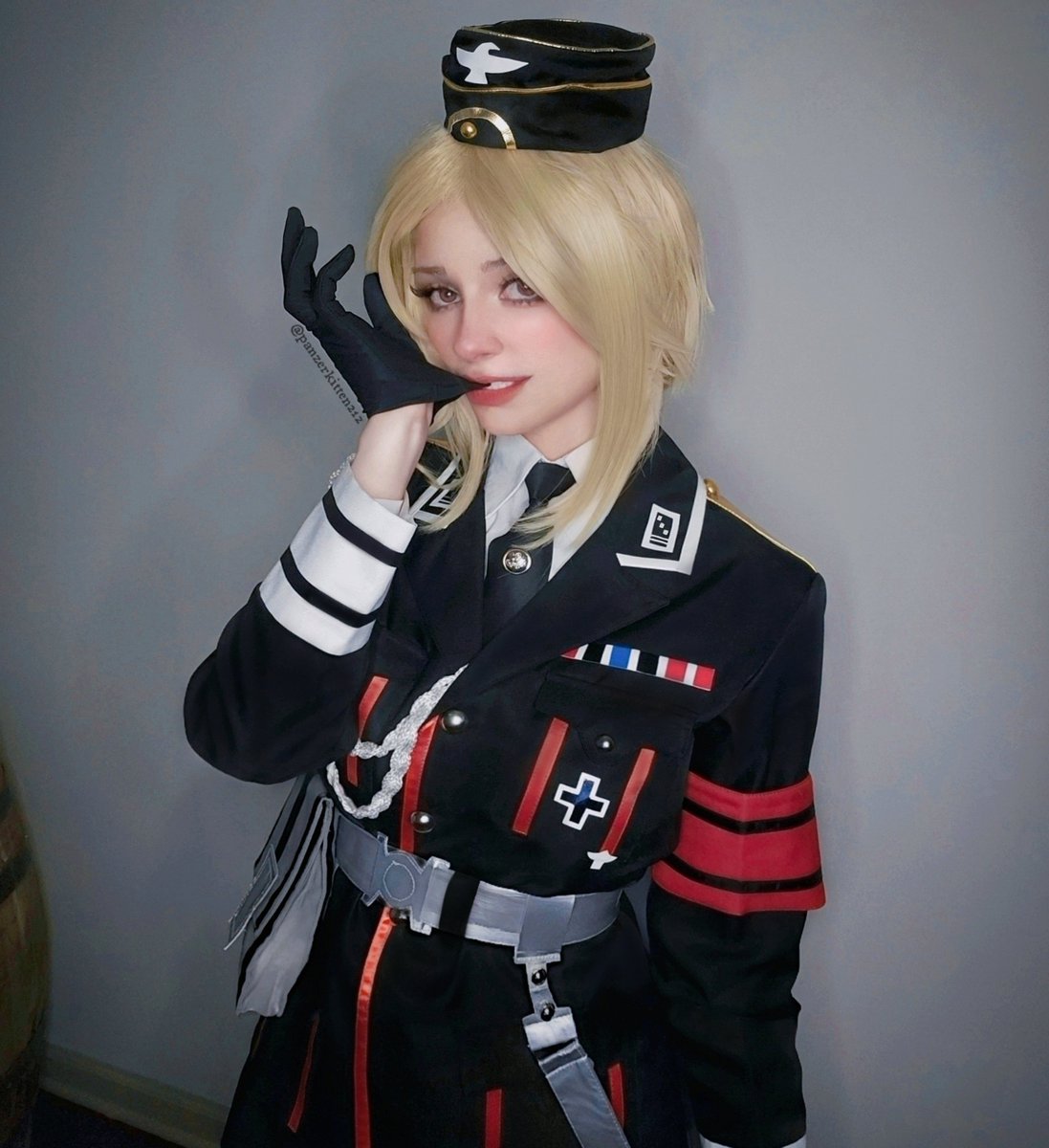 "Commander, I will do my best for you!"
~ MP40, #GirlsFrontline 🖤🩶❤️