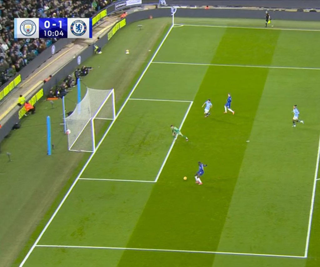 How in the world can be excused here 
A striker not even hitting off target 🎯 in this position rather he decided to turn 🤦
I really thought he was improving but after this game we do need a striker for God's sake