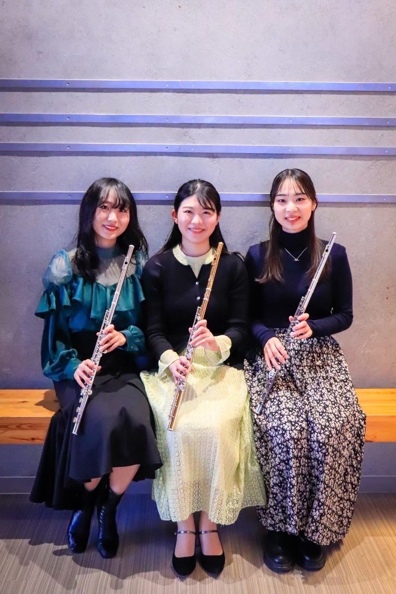 geidaiflute's tweet photo. 本日からは院生のお姉様方🫧
3年生の学年アンサンブルに加わり、スティーヴ･ライヒのヴァーモントカウンターポイントに参加いたします！ https://t.co/VuprzWKTl2