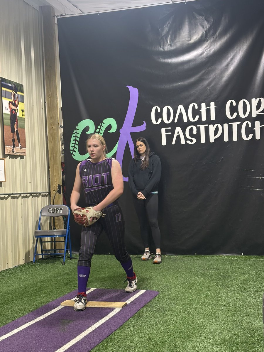 MillieWright29's tweet photo. Softball ❤️ Softball ❤️ Softball ❤️

Started the day with a pitching lesson with @_CoachCory, caught for @BAnthony1028 at the @washjeffSB camp, back on the mound and in the box for Live Hitting &amp; Pitching Clinic at @RMUSoftball! https://t.co/dWN4H5k4gh