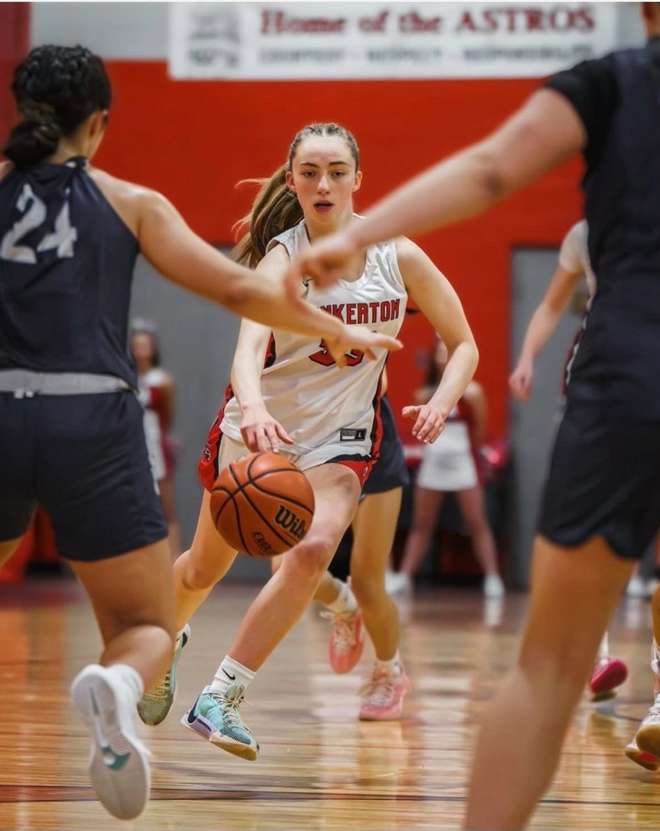 Another big time performance from c/o 2025 5foot9 PG <a href="/syd33g/">Sydney Gerossie</a> from Pinkerton Academy going for 21pts 11rbs 6ast . She was 5-11 from beyond the arc. The <a href="/SNHUWBB/">SNHUWBB</a> committ was beyond clutch hitting the game tying shot and then the game winner.