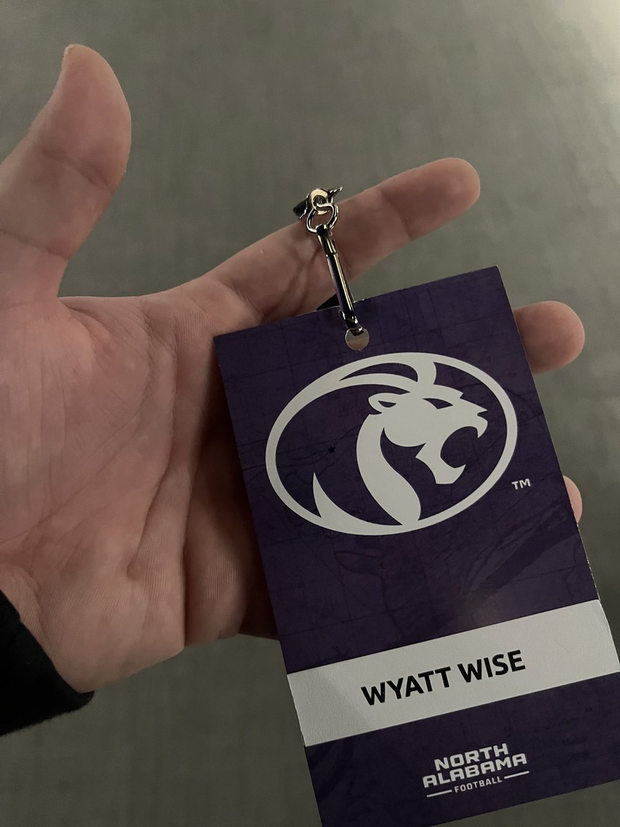 WiseWyatt73's tweet image. Had a great visit to the university of North Alabama, thank you @CoachKerryon for the invite!
@coach_thomas70 @CoachDoss25
@CoachTCam @corner_jackets