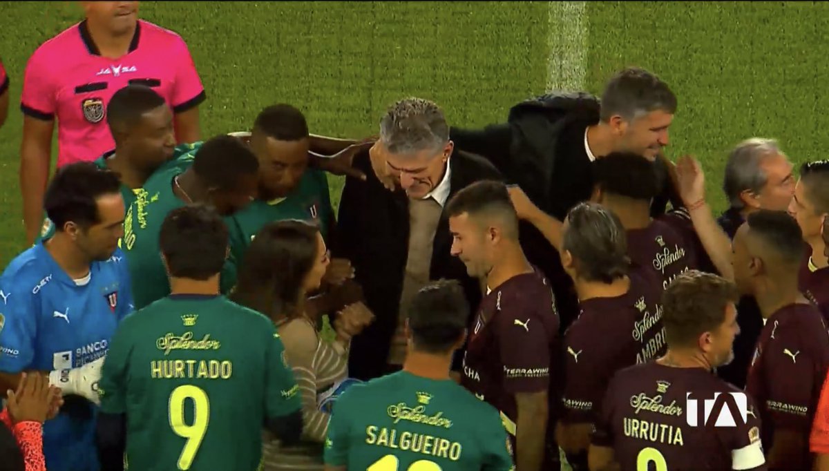 SebasDecker's tweet photo. Admiración eterna por el Patón Bauza 👏🏼. https://t.co/Tmf9QVSMEi