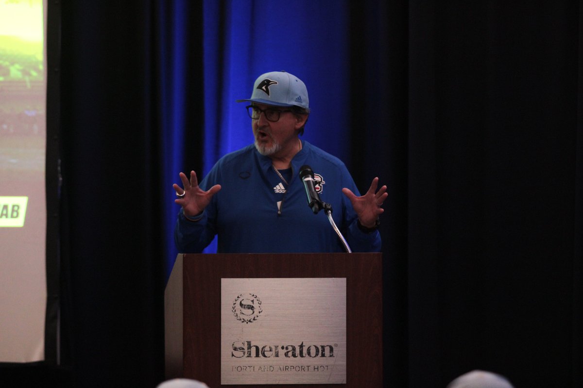 Wrapping up day 2️⃣ with Mark Magdaleno (<a href="/MagdalenoBBall/">Mags</a>), head coach of <a href="/PenguinHardball/">Clark College Baseball</a> &amp; @PicklesBaseball. Coach Mags is sharing with coaches his offensive style, the Picket Fence 💪⚾

#NWBCA2025