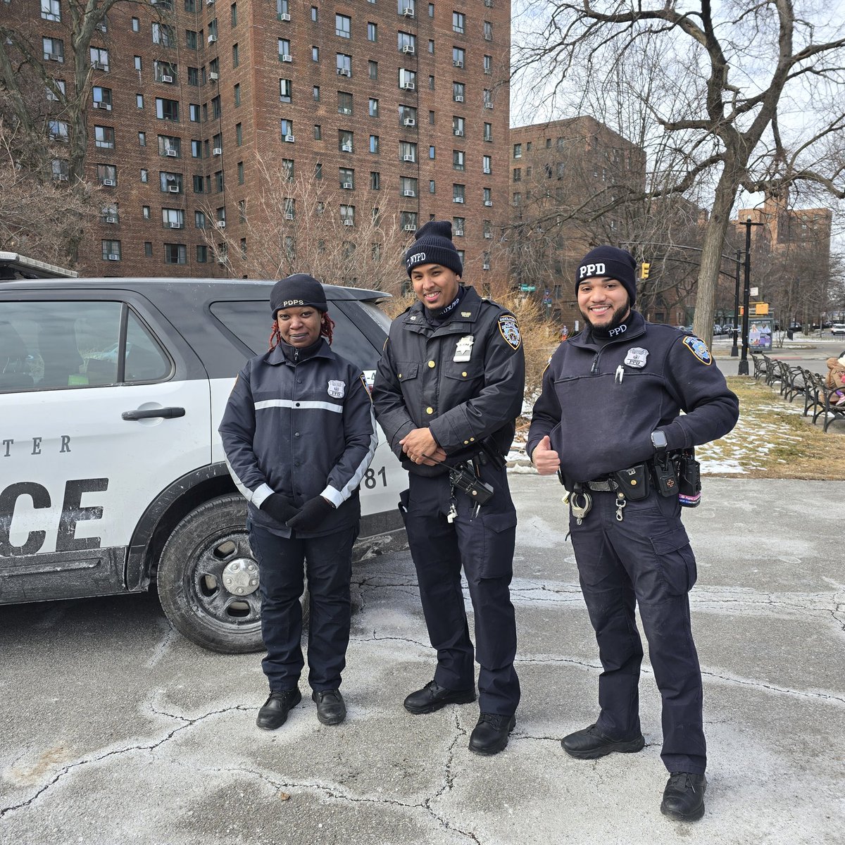 elvipalante's tweet photo. @ParkchesterPD @NYPD43Pct @ParkchesterMgt @NYPDauxiliary @NYPDnews @NYPDCommAffairs It was great to be there with you all, putting smiles on all those kids' faces. https://t.co/I8maOOjqz5